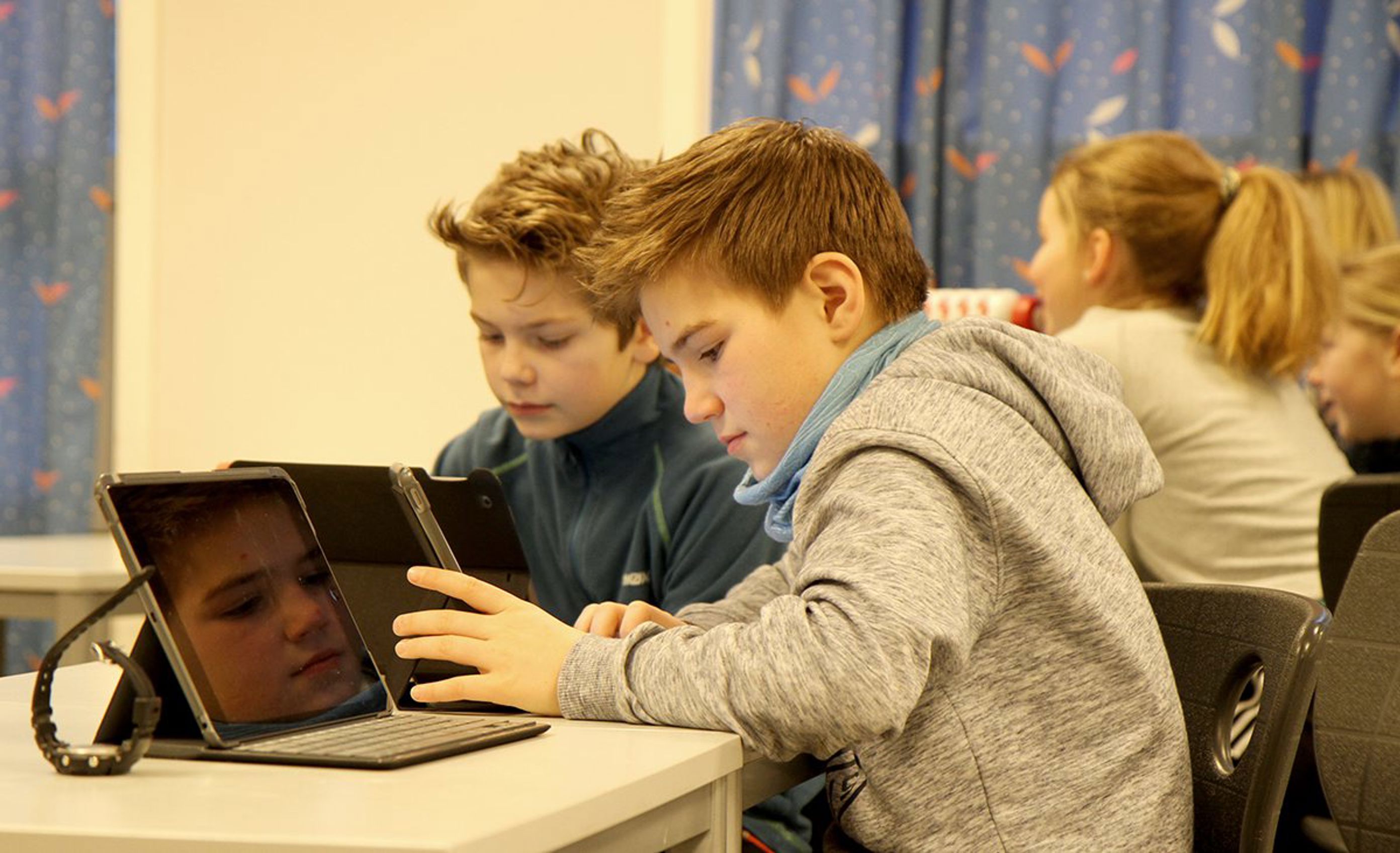 Elever med nettbrett