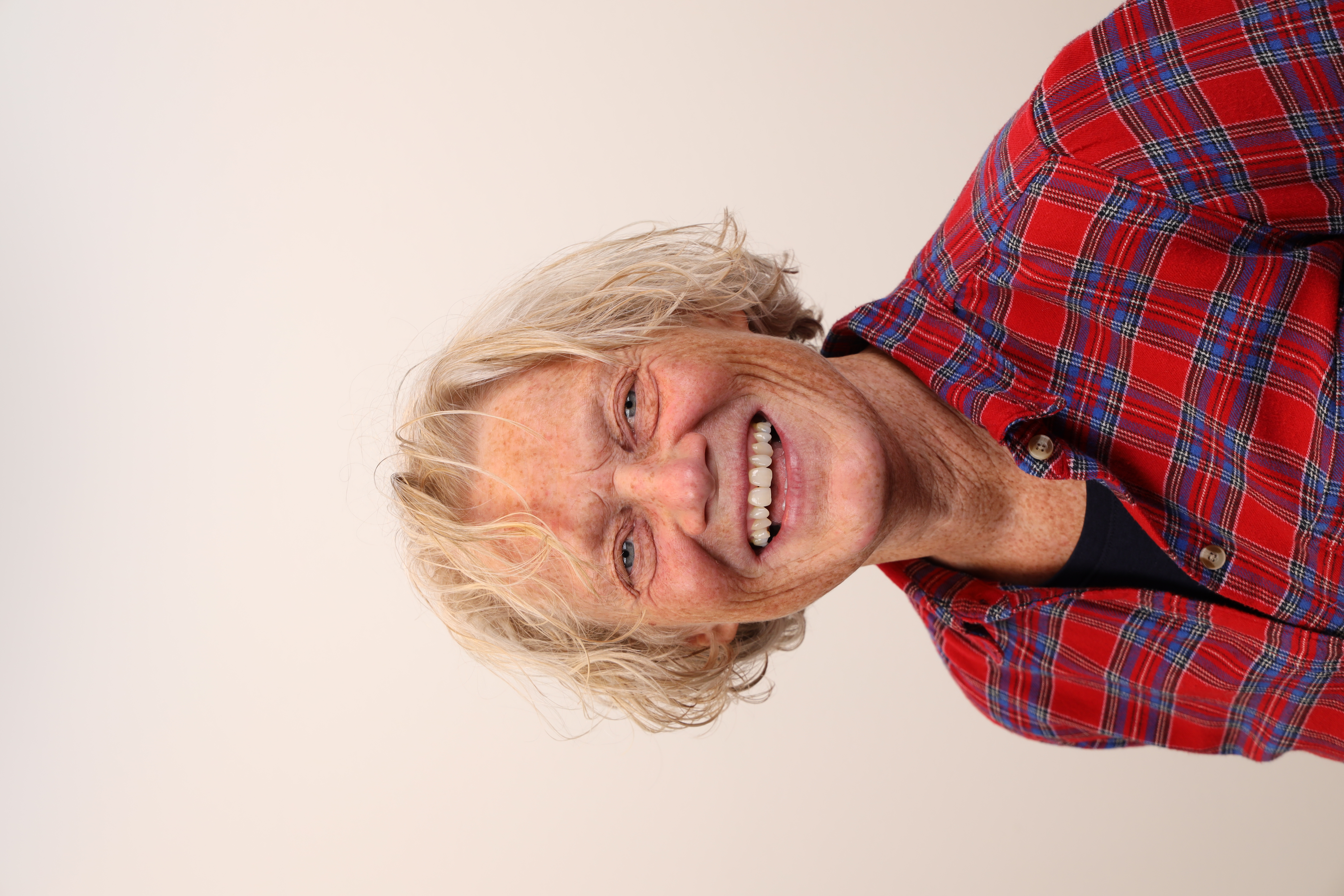 en person med blondt hår